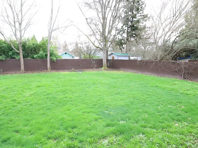 1429 SE Cherry Ln — Photo 11
