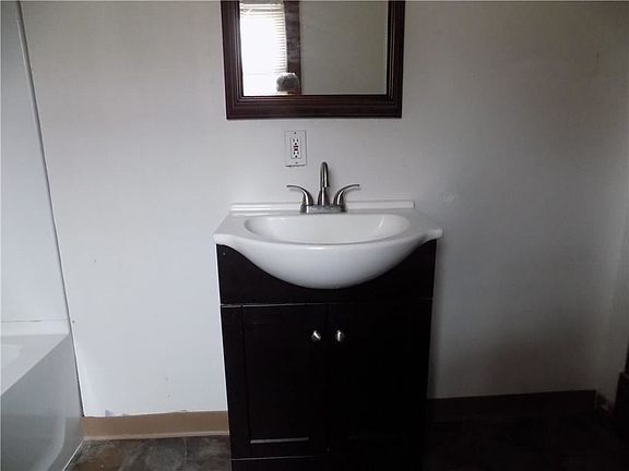 3rd image of 32 Gilbert St
