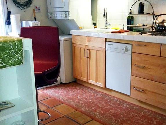 Available furnished or unfurnished with a longer term commitment. Ultra-charming Venice back house in gorgeous setting.