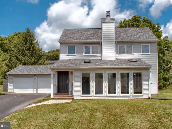 4 Lost Creek Dr, Selinsgrove, PA 17870