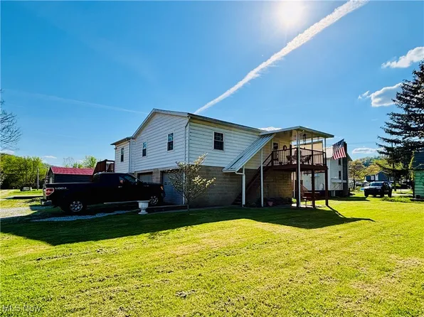 153 1/2 Dunlap St, New Martinsville, WV 26155