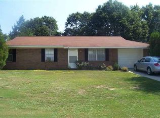 1106 W Magnolia Ave, Geneva, AL 36340
