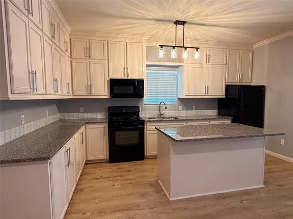 1147 Norham St #A, Houston, TX 77022