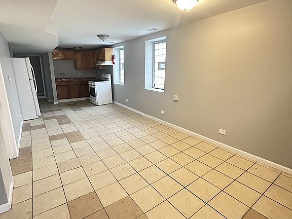 3rd image of 9209 S Woodlawn Ave #B