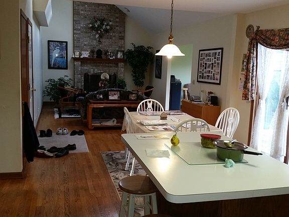 Family Rm w Fireplace