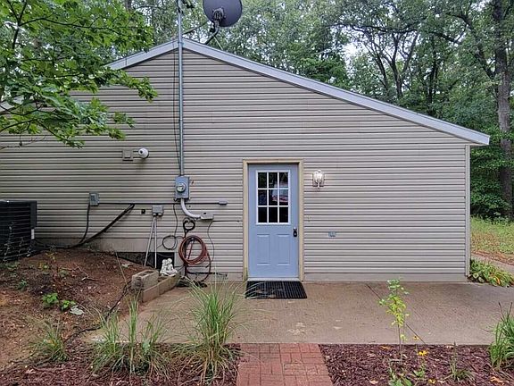 2nd image of 1110 Balmoral Ave