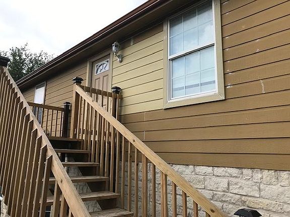 2nd image of 909 Shenandoah Dr #100