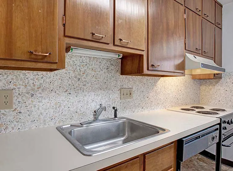 Corliss Apartments — Photo 2