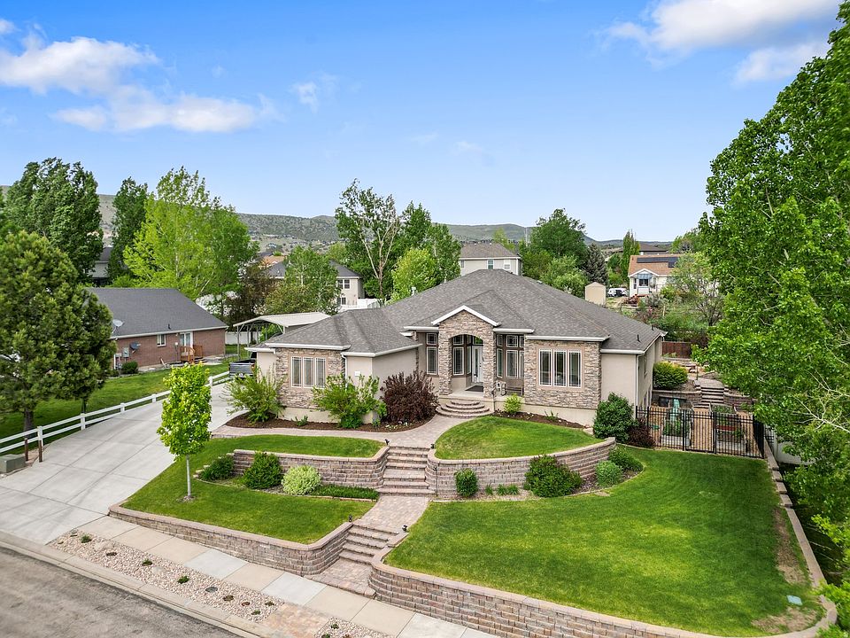 1st image of 372 N Waterside Rd W