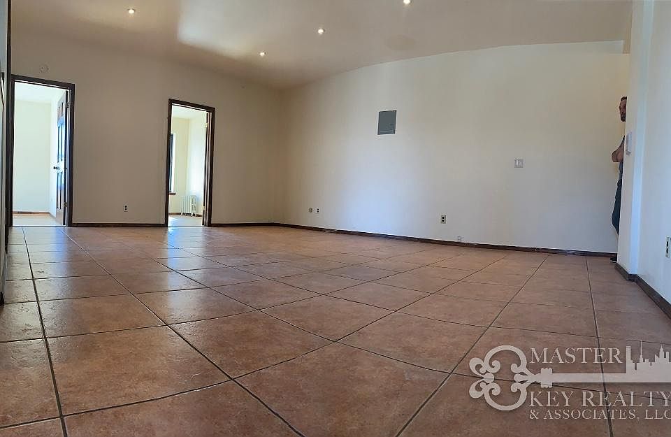 1st image of 4270 156th St APT 4BR