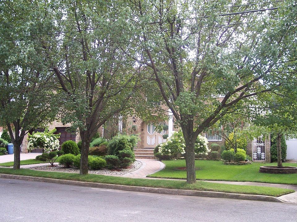 Lovely 2 Fam CHC in perfect locale