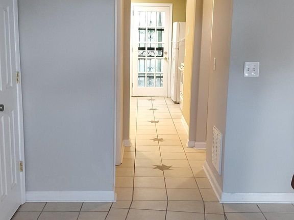 4th image of 2470 Hampstead Dr #2470