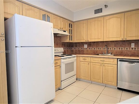 5th image of 3400 NE 192nd St APT 407
