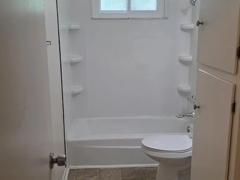 115 Elmwood Dr — Photo 6