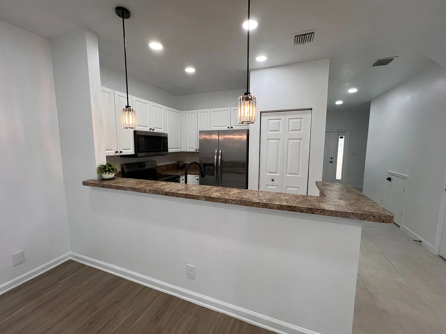 Gorgeous Coral Springs Townhome with Garage — Photo 2