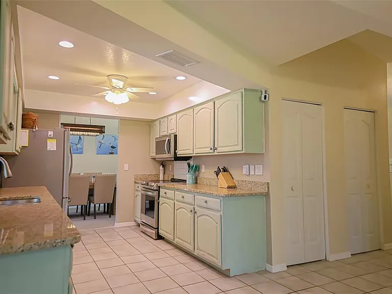 1690 Waxwing Ct — Photo 21