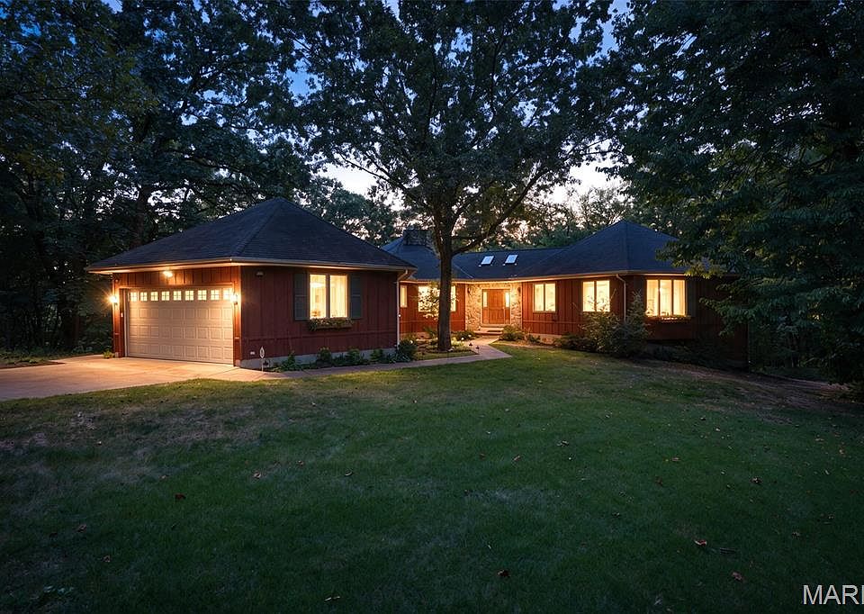 1st image of 744 Mound Rd
