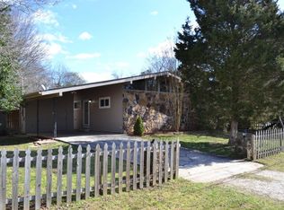 122 W Hutchinson Cir, Oak Ridge, TN 37830