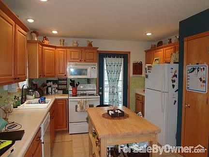 Kitchen
						:
						Kitchen