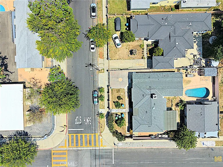6900 Oso Ave — Photo 2