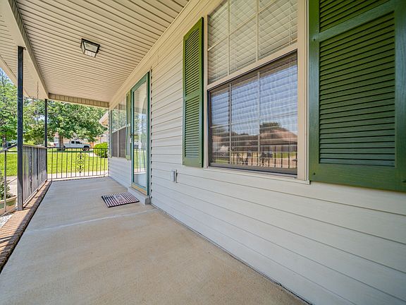 4th image of 304 Riverwood Ct
