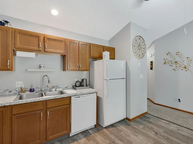 3953 & 3954 Mount Vernon Blvd — Photo 35