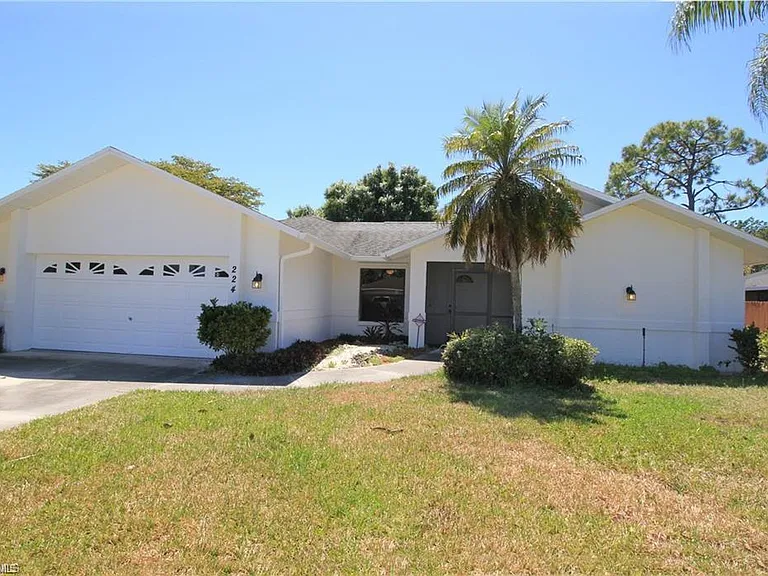 224 Erie Dr — Photo 1