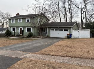 138 Meander Ln, Southington, CT 06489