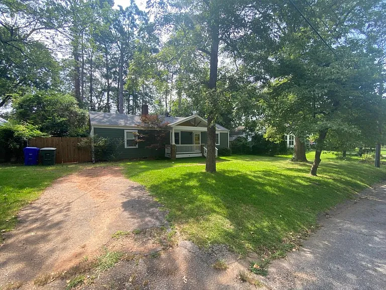 105 Sewanee Ave — Photo 2