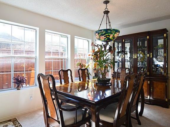 Make Memories in this Formal Dining Room w lots of Windows for Natural Light!