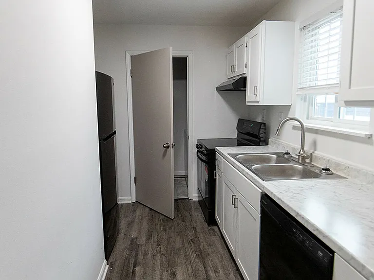Kitchen (1) Kitchen (1)