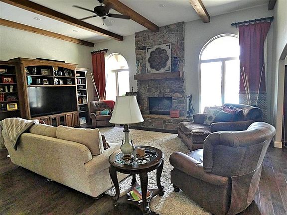 4th image of 216 Country Club Dr