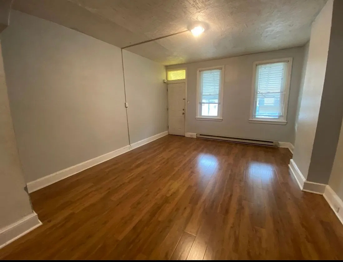 3 bed, 1008 sqft, $1,100 — Photo 2