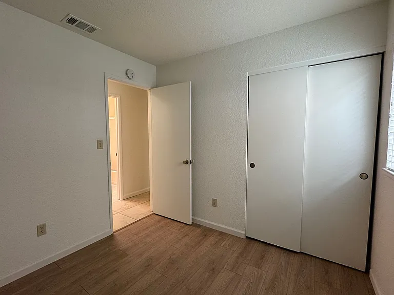 2047 Deauville Dr — Photo 14
