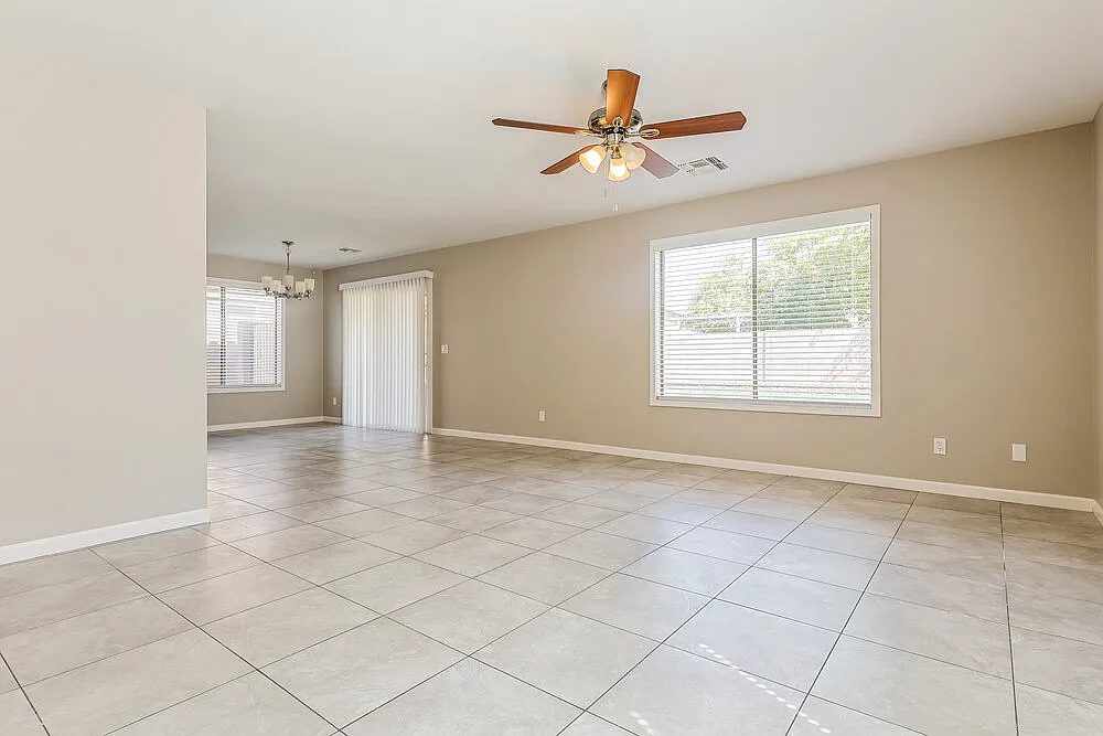 4 bed, 2.5 bath, 1537 sqft, $2,270 — Photo 4