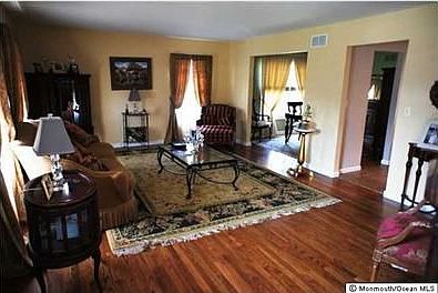2nd image of 51 Roosevelt Cir E