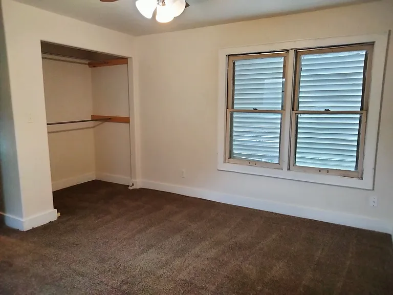 529 E Huisache Ave — Photo 7