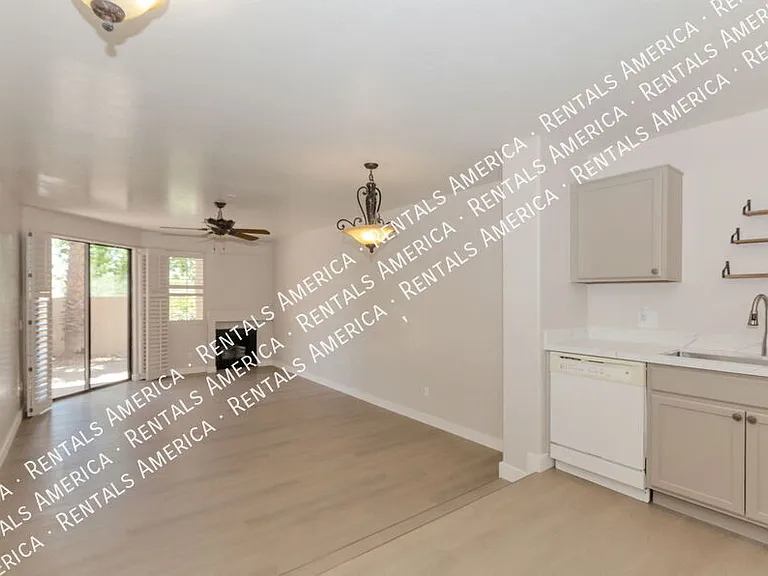 5675 N Camino Esplendora #1105 — Photo 3