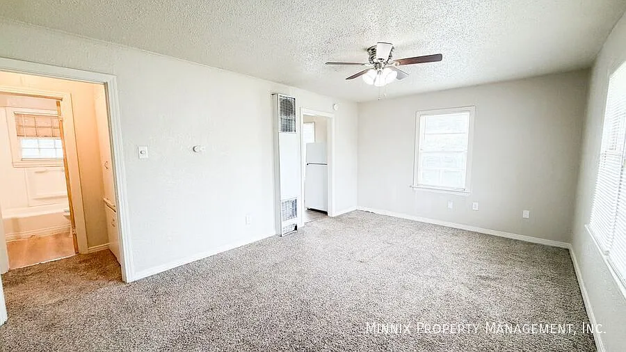 2 bedroom 1 bathroom For Rent in Lubbock | Window Unit Provided at Move In!| 1/2 off First month'... — Photo 4