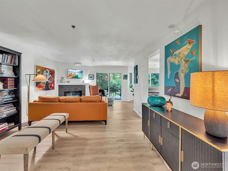 3rd image of 19404 NE Bothell Way #B104