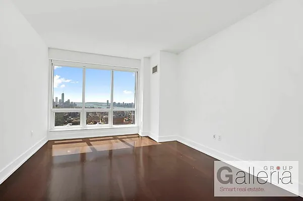 Sold by Galleria | media 9