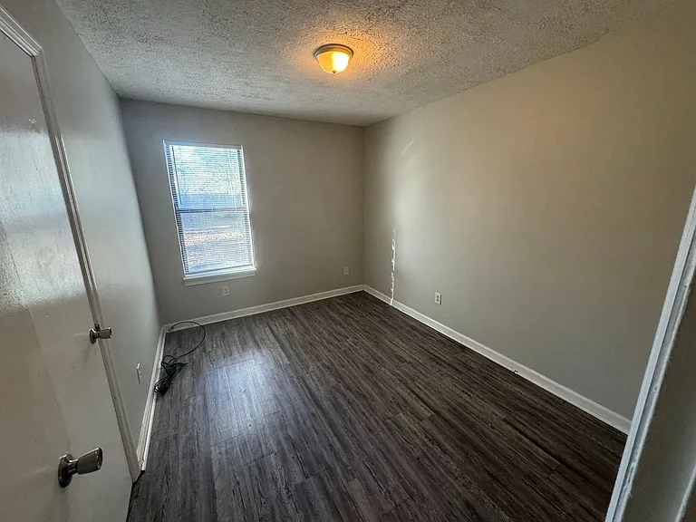 110 Chalet North Ct — Photo 5