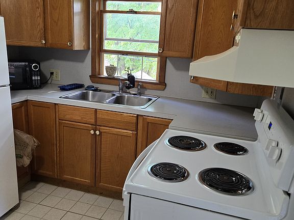 2nd image of 232 E Lake St APT 3