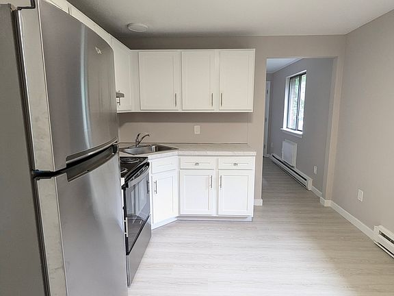 2nd image of 19 Hart Cir APT 11