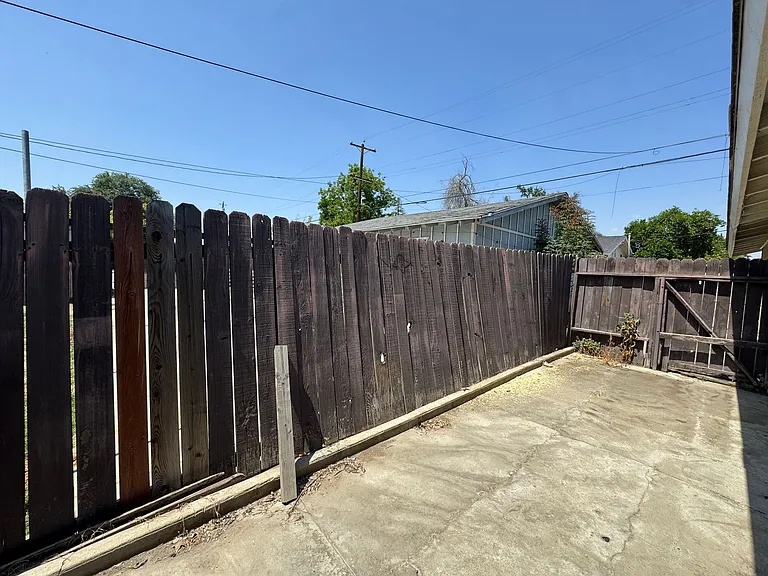 504 Quincy St — Photo 8