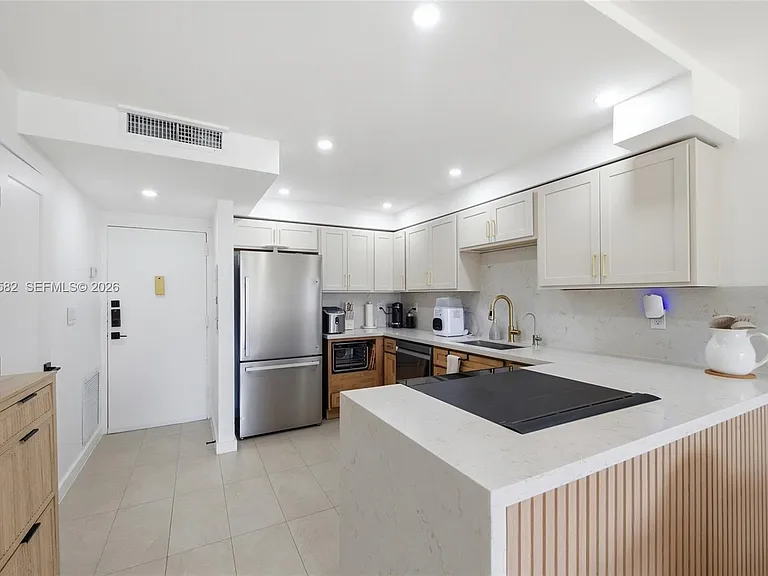 17800 Atlantic Blvd #Penthouse 3 — Photo 17