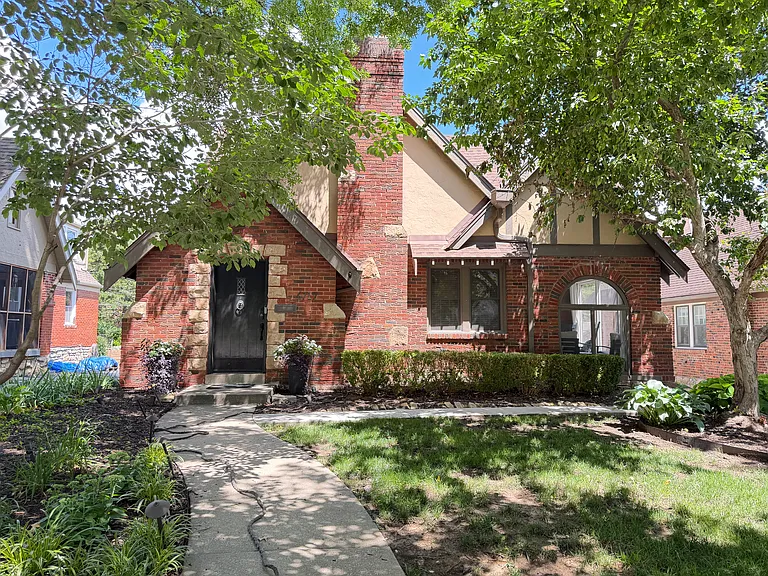 6719 Oak St — Photo 1