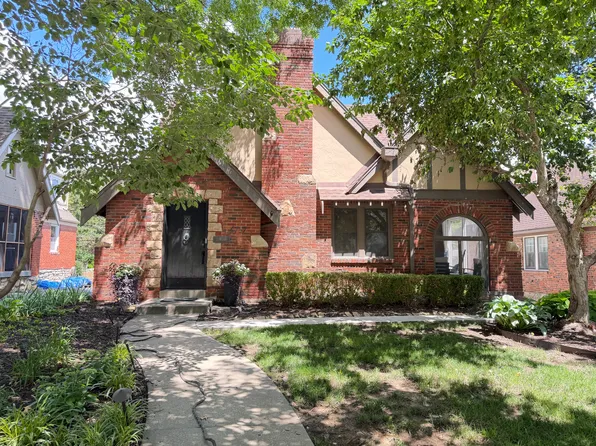 6719 Oak St, Kansas City, MO 64131