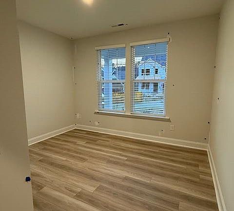 4th image of 265 Sugar Pine Dr