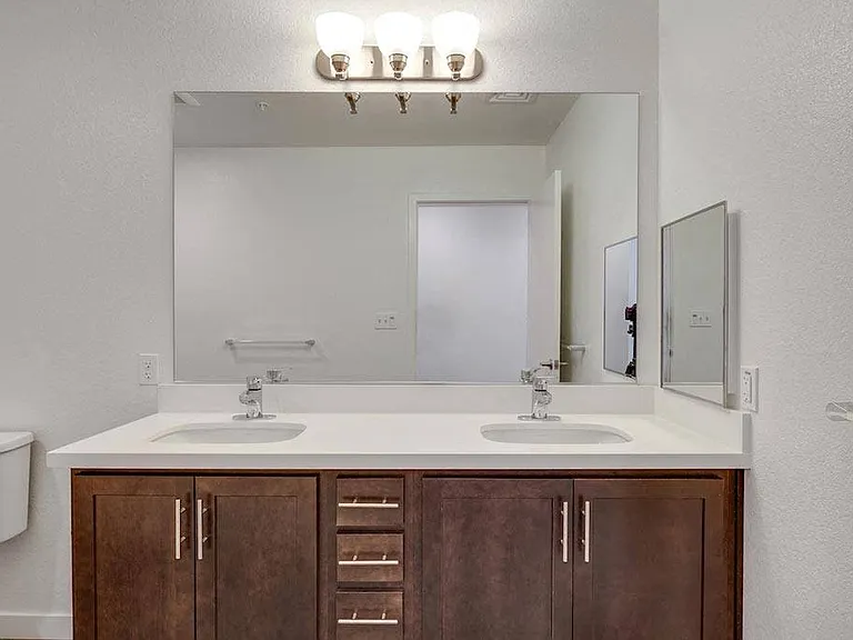 Deer Creek Apartments — Photo 22
